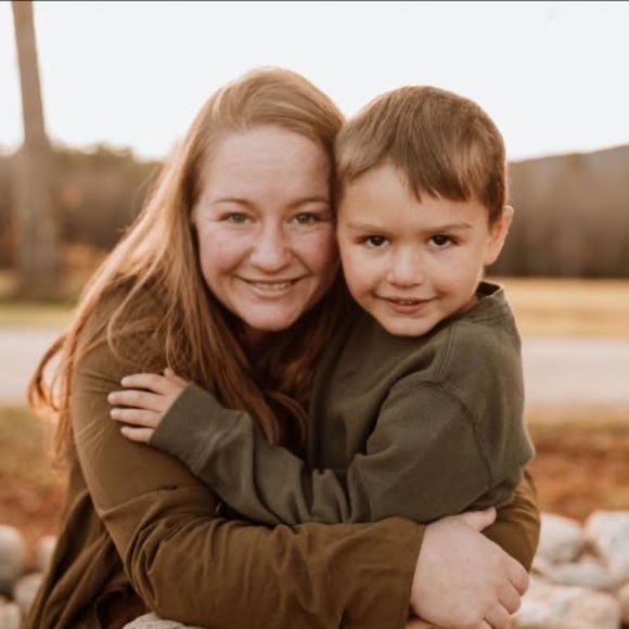 Meet your Posher, Kaili - Picture 1 of 1